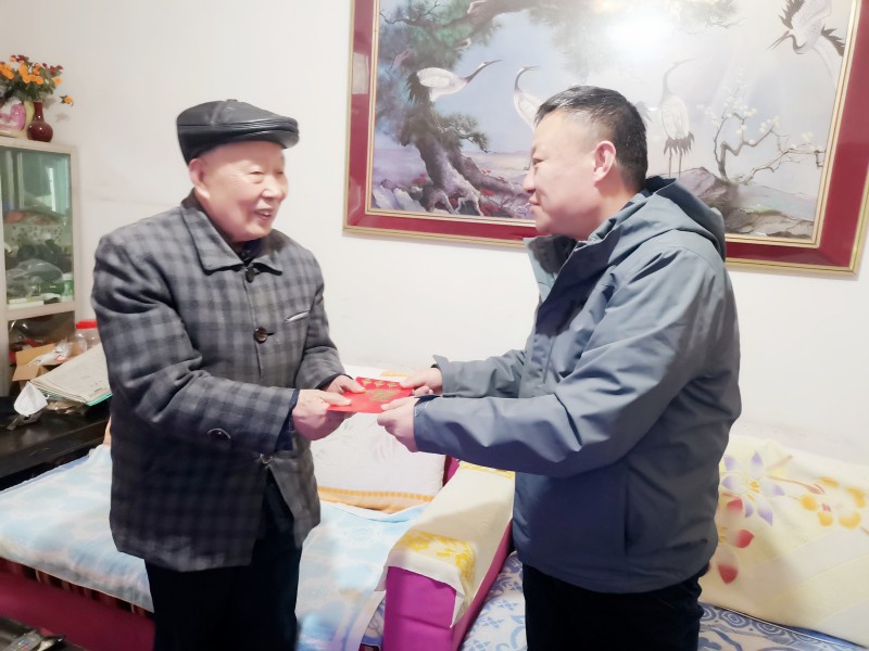 迎新春   送溫暖——江糧集團領(lǐng)導(dǎo)走訪慰問老黨員老干部